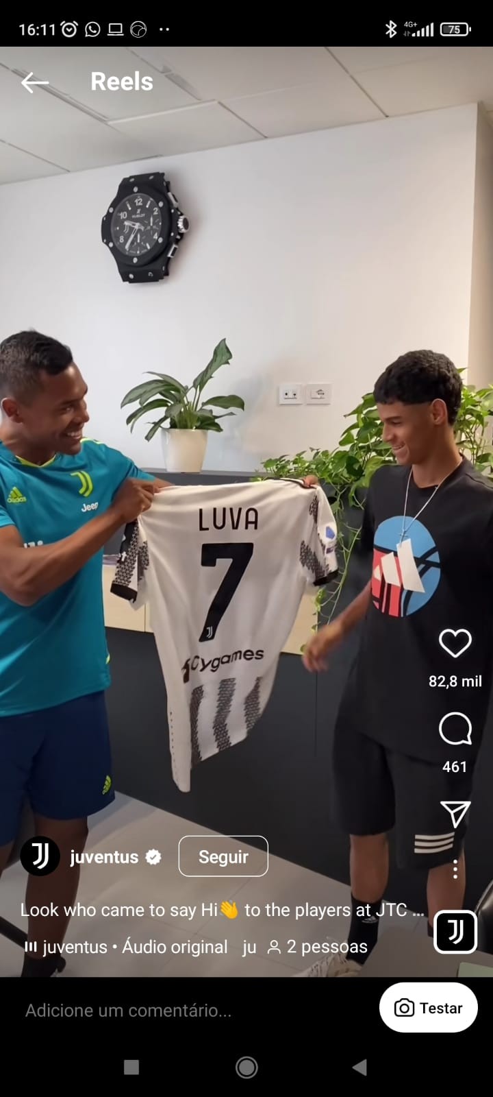 Luva de Pedreiro posta vídeo com camisa do São Paulo e avisa que