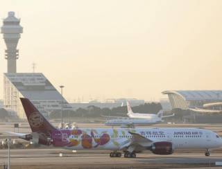 Aeroportos de Xangai cancelam todos os voos com a chegada do tufão Bebinca