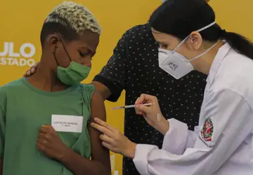 Brasil completa um ano de vacinação contra covid