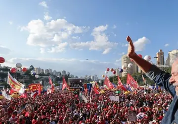 No Rio, ato de centrais sindicais no 1º de maio reúne centenas com críticas a Bolsonaro e Paulo Guedes