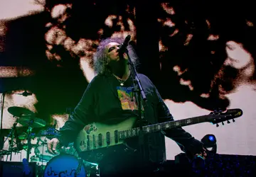 The Cure chega a São Paulo com turnê marcada por protestos de vocalista contra preço de ingressos e duração de shows